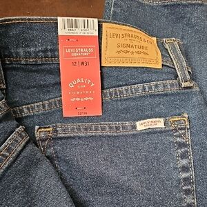 Levi's Signature High Rise Straight Jeans in Blue